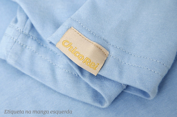 Foto com detalhe na manga esquerda