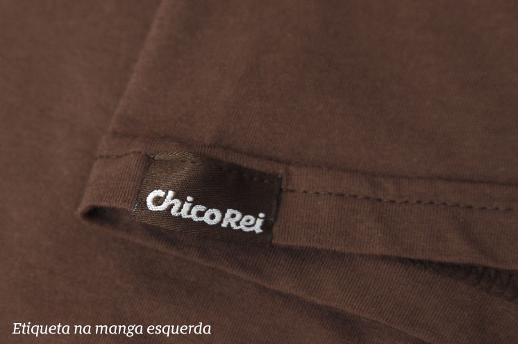 Foto com detalhe na manga esquerda