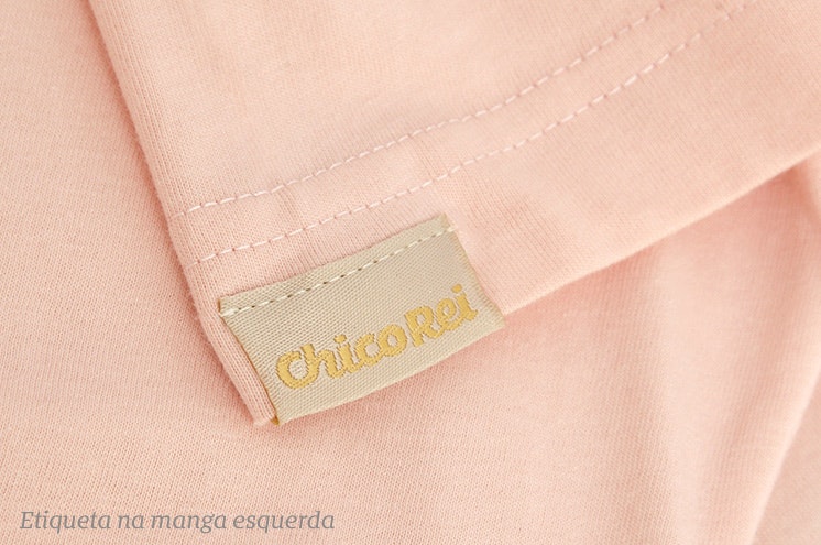 Foto com detalhe na manga esquerda