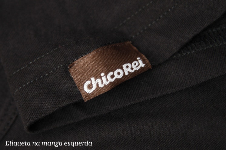 Foto com detalhe na manga esquerda