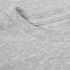 Foto com detalhe da gola olímpica masculina