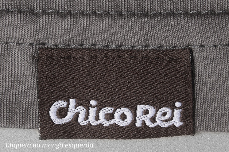 Foto com detalhe na manga esquerda