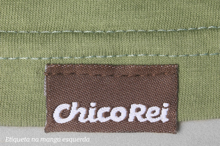Foto com detalhe na manga esquerda