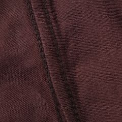 Foto com detalhe da gola U da camiseta