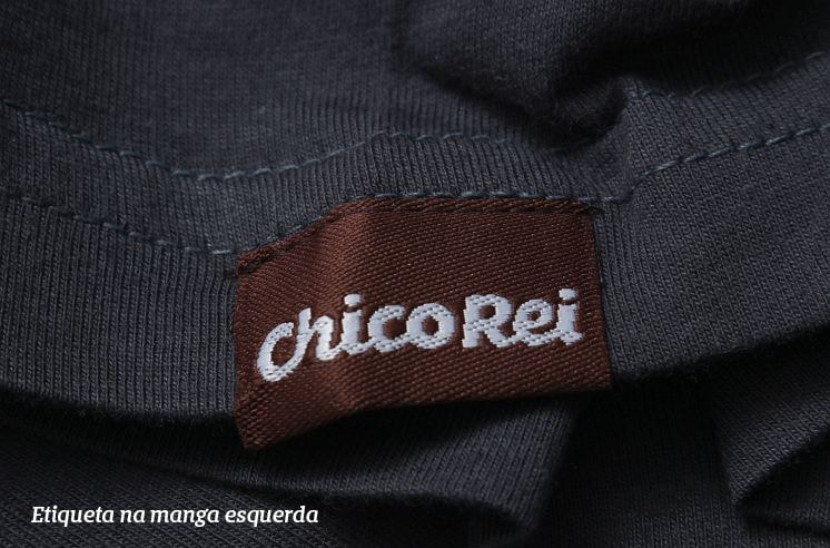 Foto com detalhe na manga esquerda