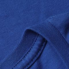 Foto com detalhe da camiseta dobrada na embalagem
