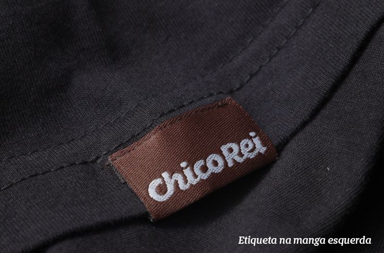 Foto com detalhe na manga esquerda