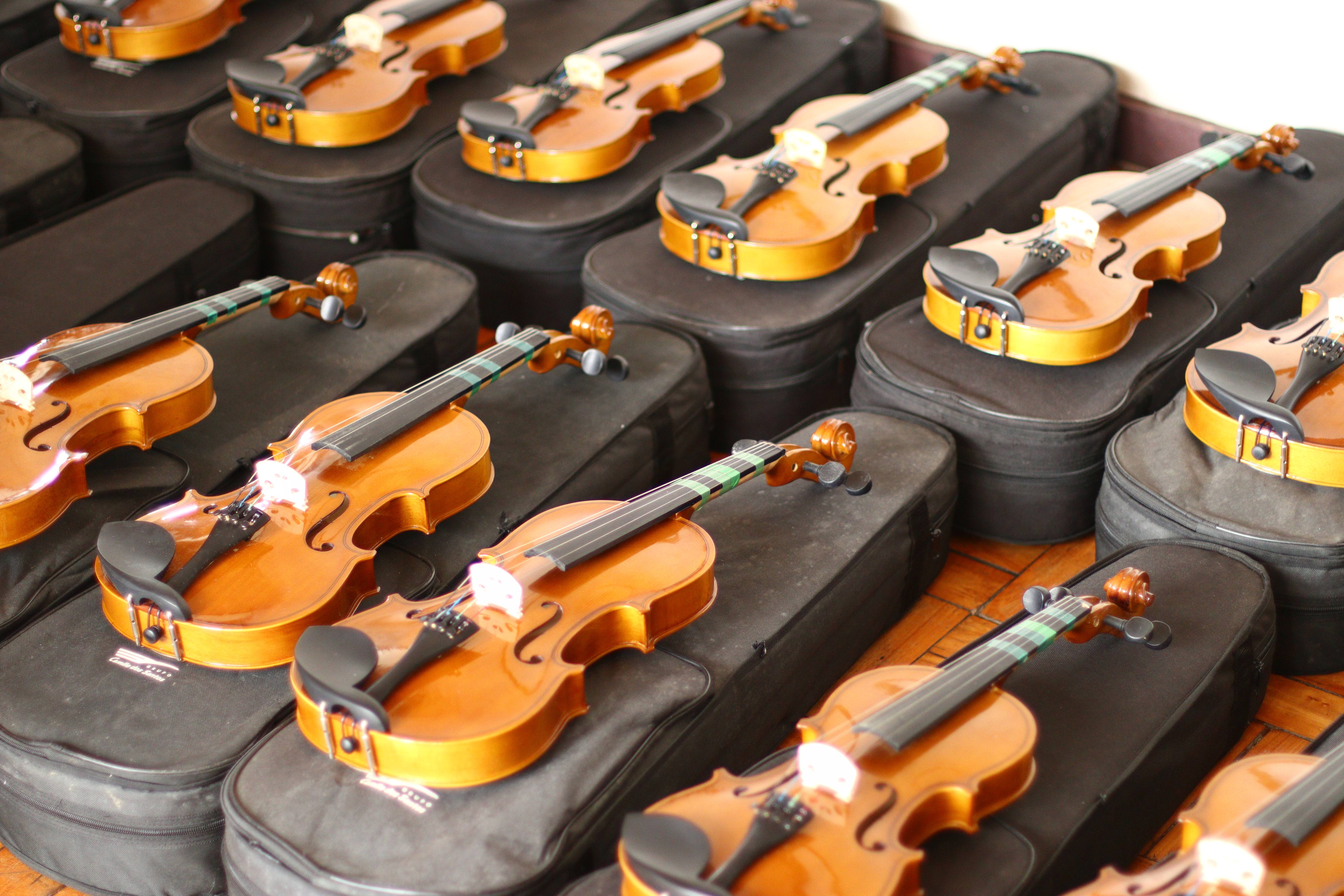 Aulas de Violino do Programa Gente em Primeiro Lugar