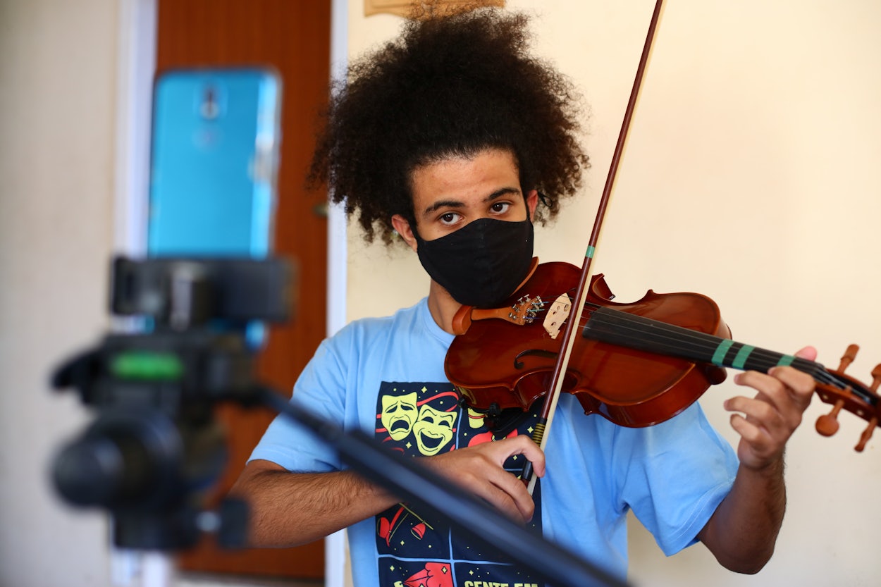 Aulas de Violino do Programa Gente em Primeiro Lugar