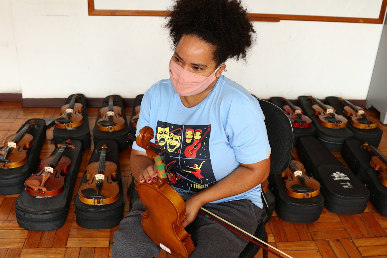 Aulas de Violino do Programa Gente em Primeiro Lugar